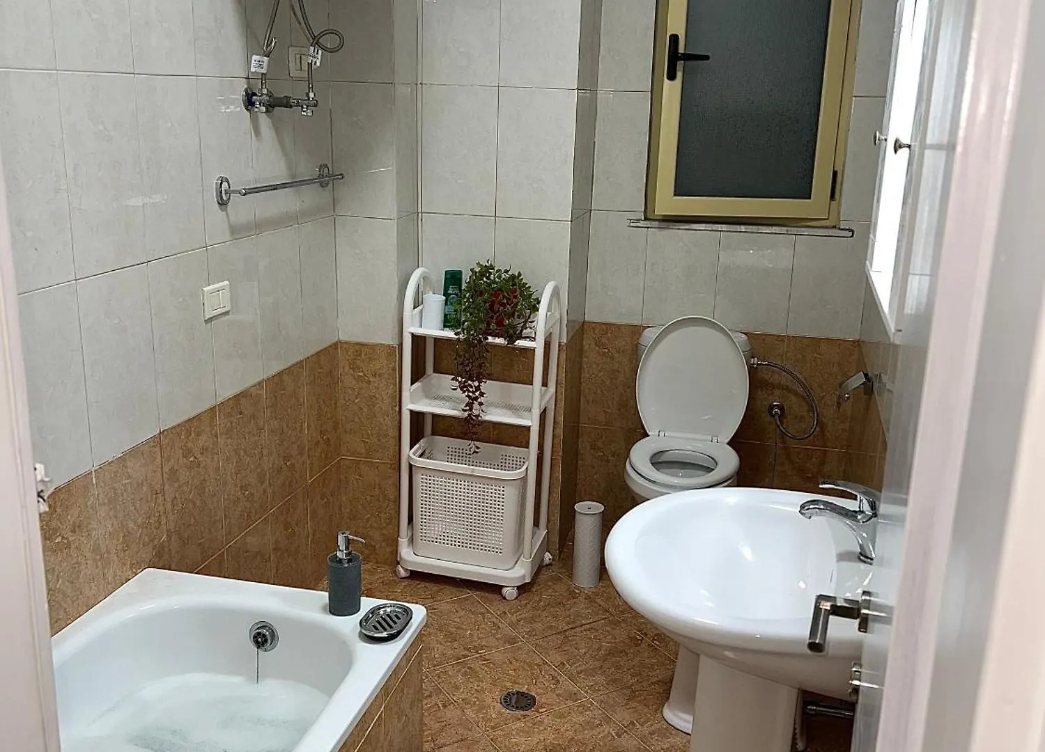 Art Apartment Τίρανα 0*,  Αλβανία